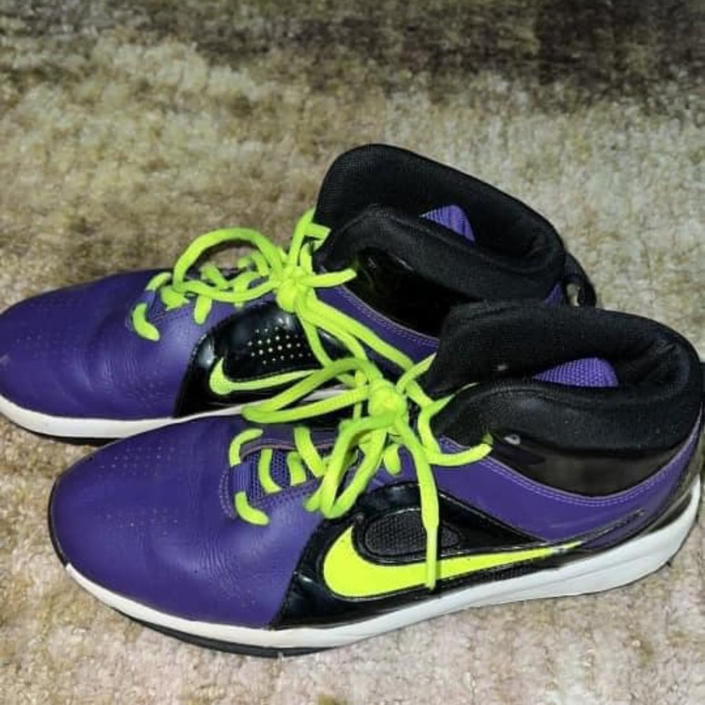 Youth size 6.5 Basketball Shoes